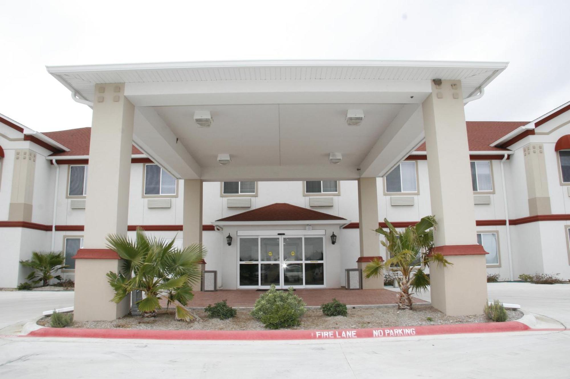 Budget Host Inn And Suites Cameron מראה חיצוני תמונה
