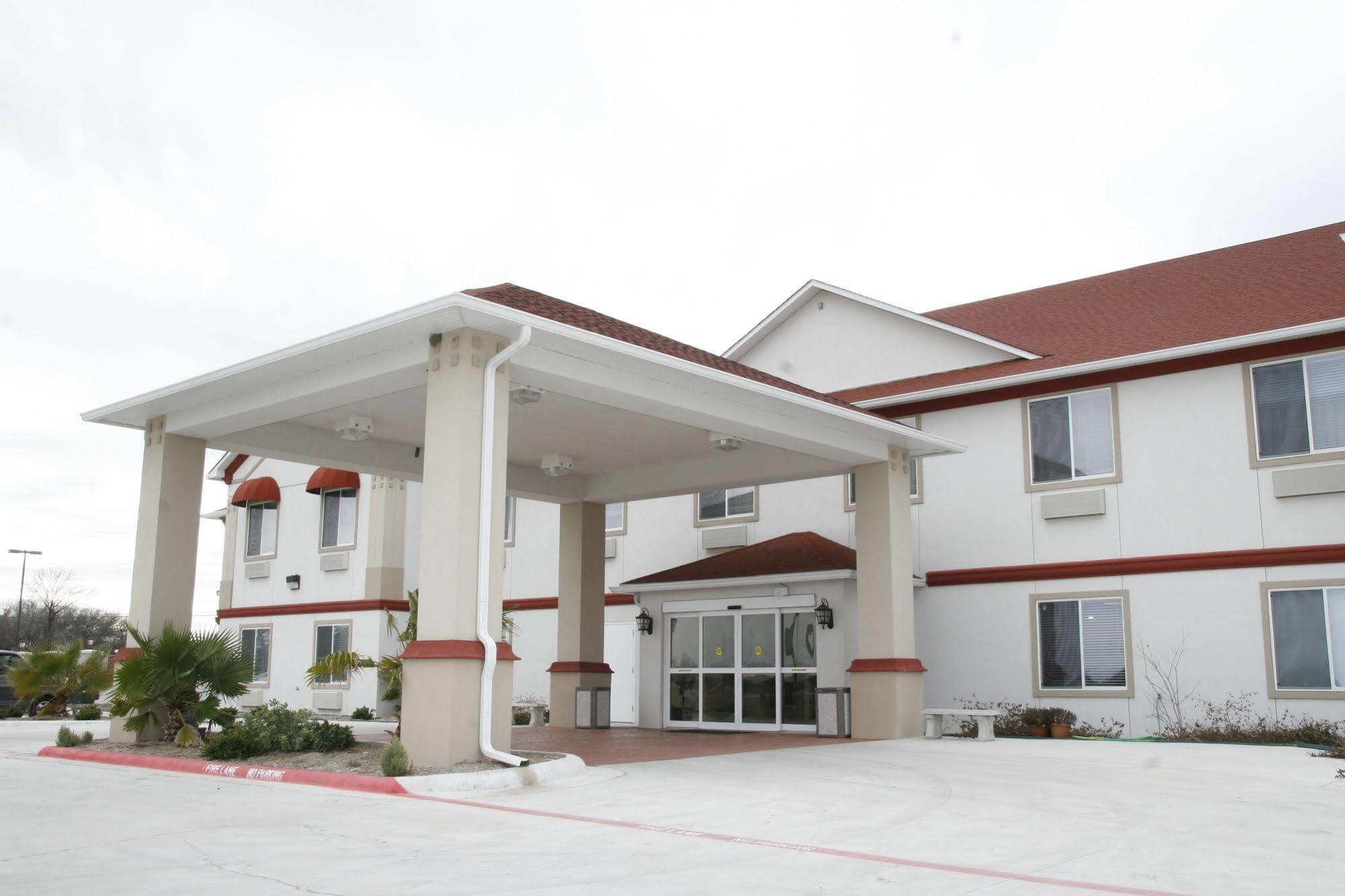 Budget Host Inn And Suites Cameron מראה חיצוני תמונה