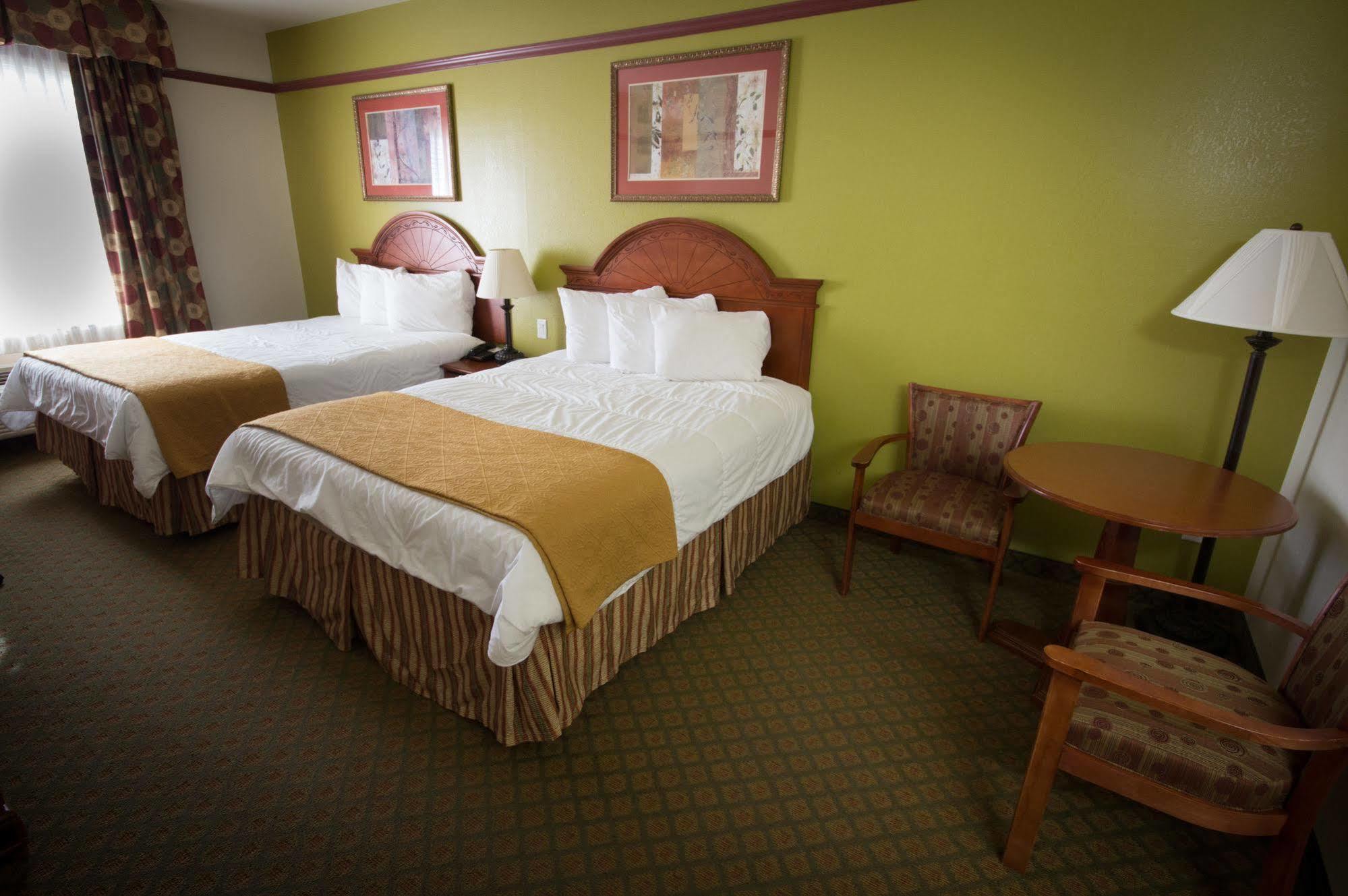 Budget Host Inn And Suites Cameron מראה חיצוני תמונה